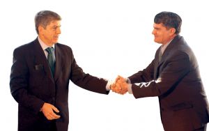 484189_businessmen_shaking_hands